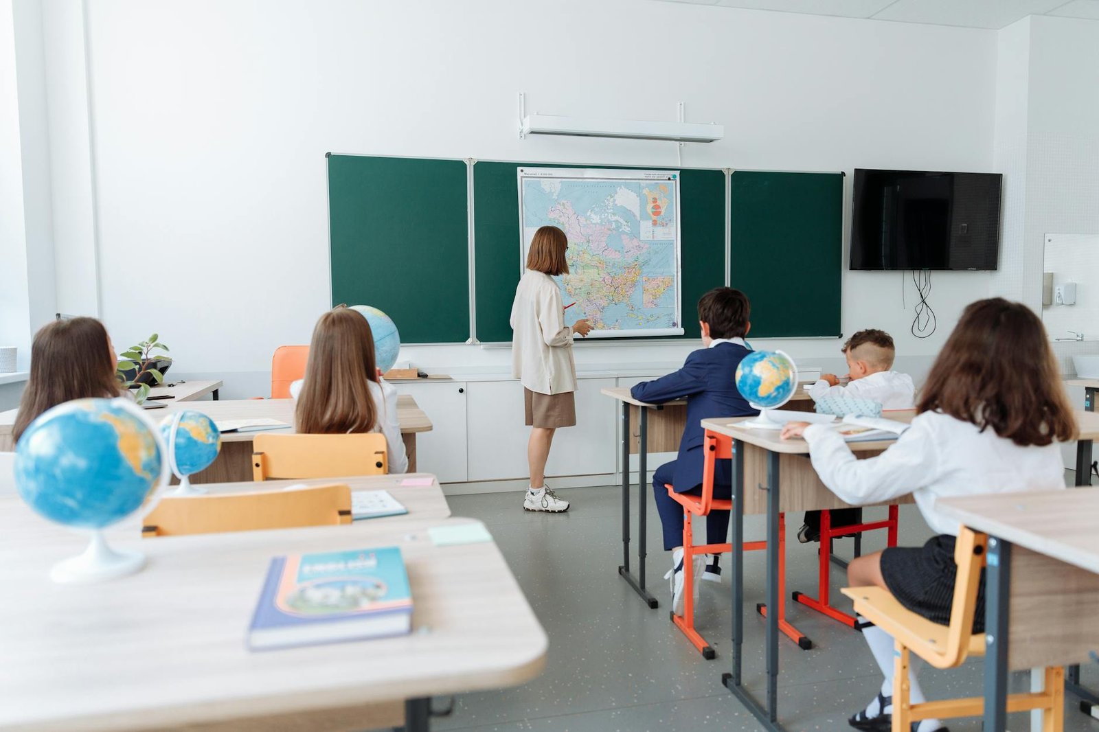 teacher discussing her lesson about geography
