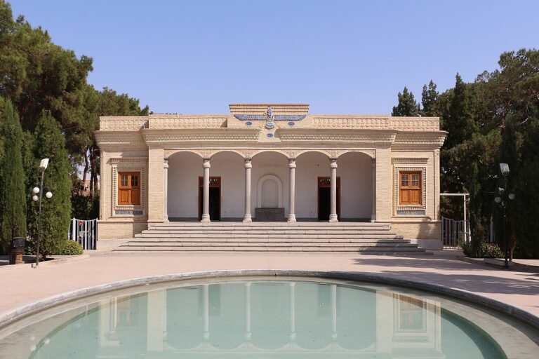 1280px-Zoroastrian_Fire_Temple,_Yazd_02
